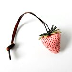 Bag Charm Aardbei roze