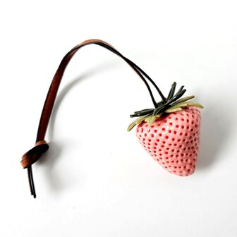 Bag Charm Aardbei roze