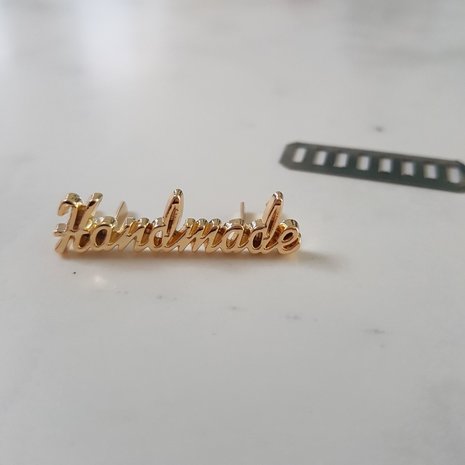 'Handmade' label goud written