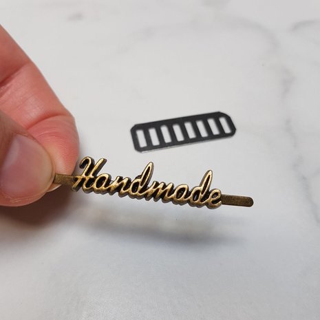 'Handmade' label brons written