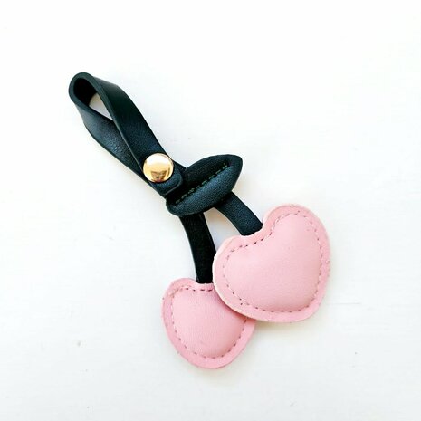 Bag Charm Kers donkergroen/roze