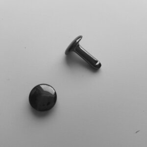 Holniet 9 mm dubbele kop zwart nikkel - lange pin